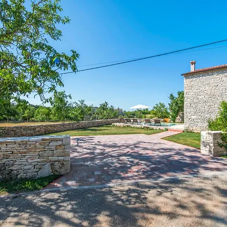 Vikendica Zvane, A Charming Pool In The Heart Of Istria Prkacini
