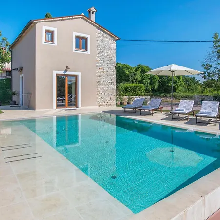 Zvane, A Charming Pool In The Heart Of Istria Vikendica