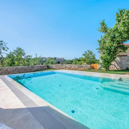 Zvane, A Charming Pool In The Heart Of Istria Vikendica *