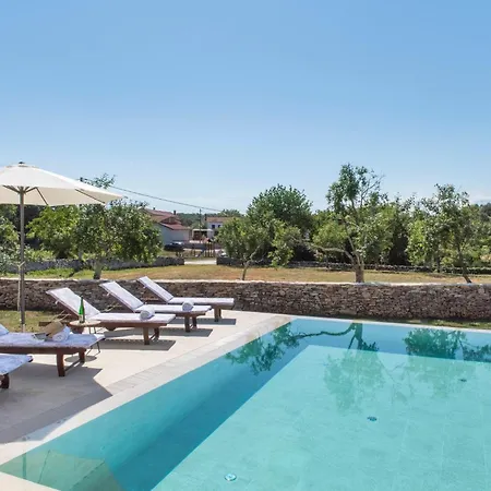 Zvane, A Charming Pool In The Heart Of Istria Vikendica